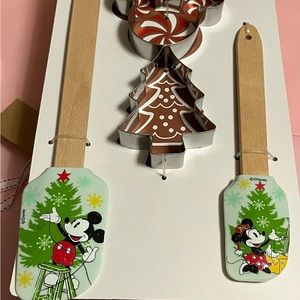 4 Piece Disney Mickey and Minnie Christmas Cookie Cutter And Spatula Set